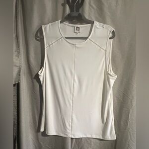 Anne Klein beautiful cream colored sleeveless blouse. Size XL